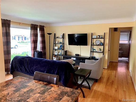 3rd image of 3639 Betsy Ross Dr