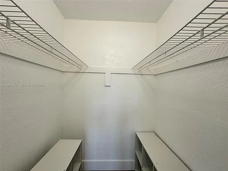 913 NE 17th St #8 — Photo 19