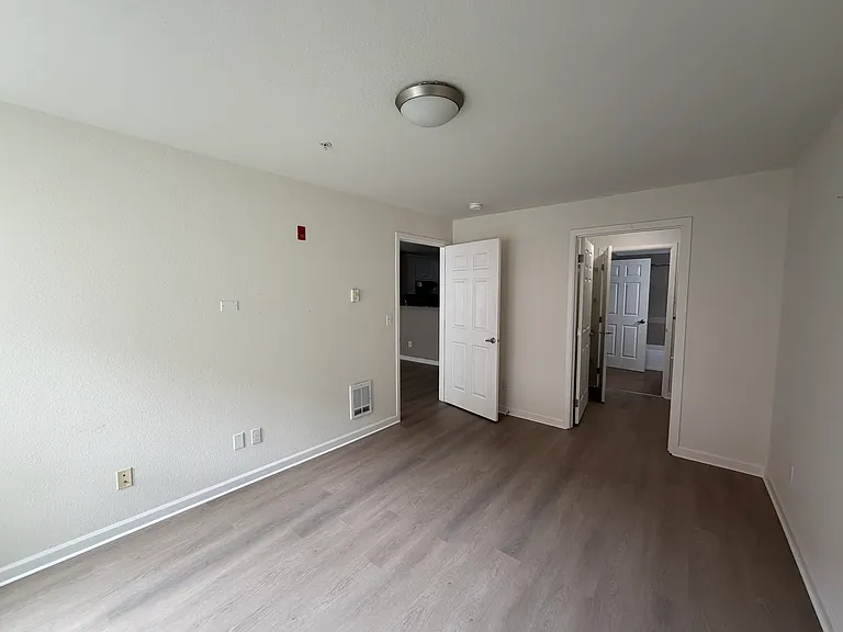 621 5th Ave N #103 — Photo 3