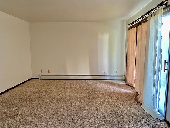 4th image of 1126 Country Ln