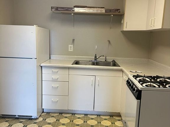 2nd image of 138 N Main St #2