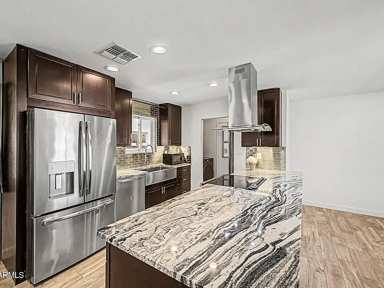 1243 E Riviera Dr — Photo 3