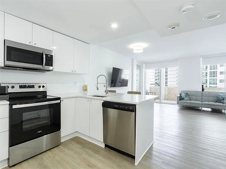 10275 Collins Ave #1502 — Photo 10