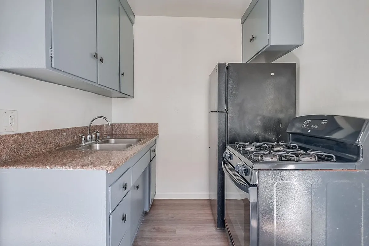 Building Photo - 1731 W 120th St #8