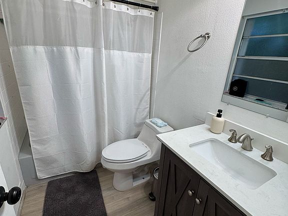 4th image of 3755 Oak Ave