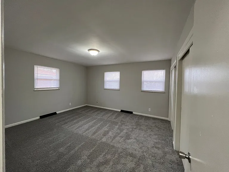 1387 E Gates St — Photo 13