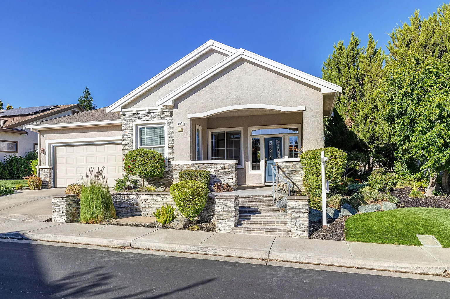 799 Franklin Dr photo 1