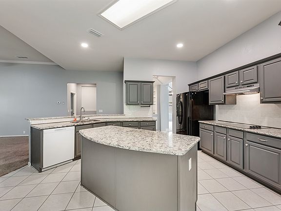 2nd image of 828 Abbots Ln