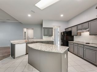 828 Abbots Ln, Denton, TX 76205