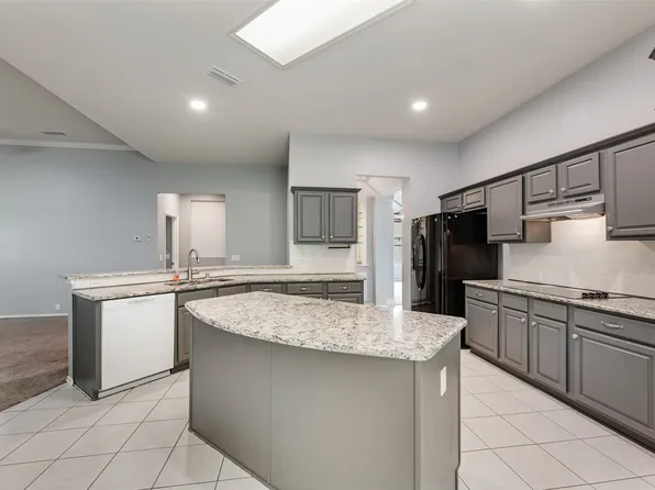 828 Abbots Ln, Denton, TX 76205
