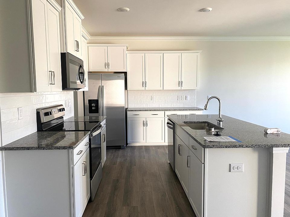 Beautiful brand new kitchen loaded with all stainless steel appliances.