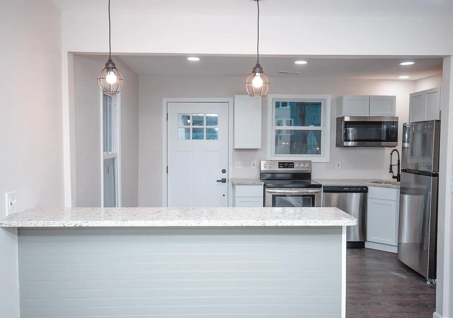 2 bed, 1.5 bath, 1200 sqft, $1,400 — Photo 2