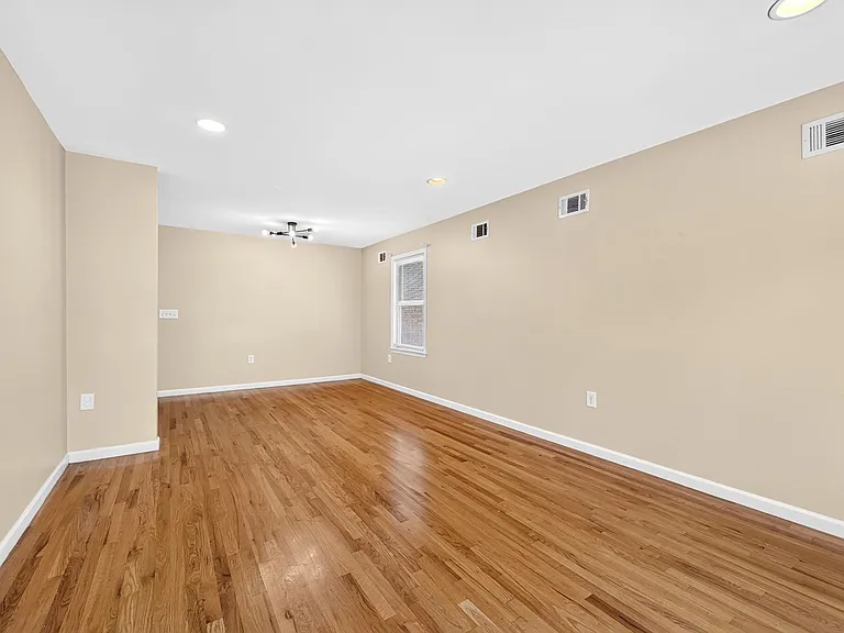 43 Manhattan Ave #1 — Photo 7