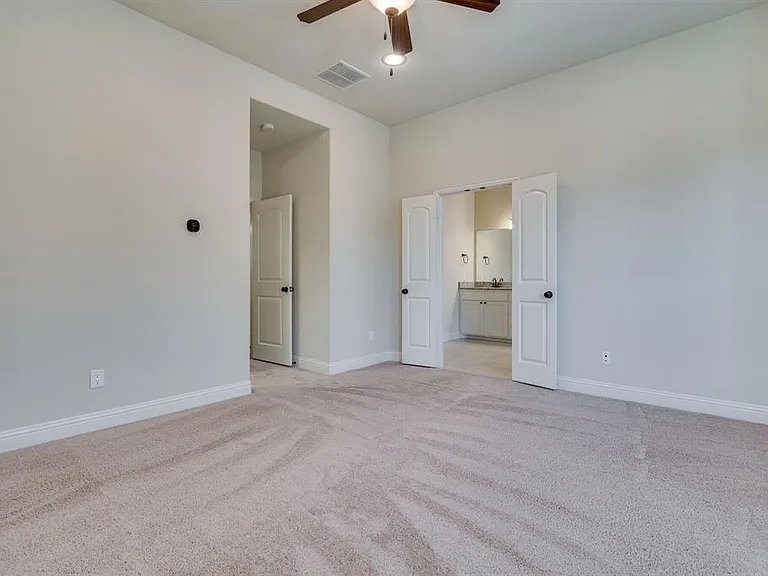 4221 Broadway Ave — Photo 23