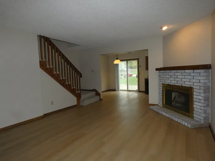 2 bed, 1.5 bath, 1308 sqft, $1,495 — Photo 4