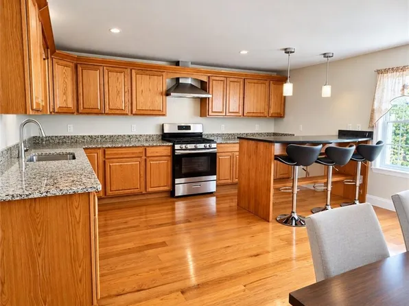 3871 Mendon Rd, Cumberland, RI 02864