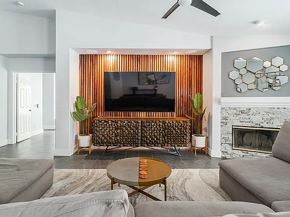 3rd image of 47643 Calle Diamante