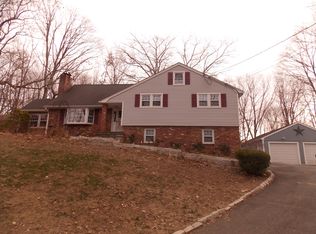 6 Bayberry Ln, Redding, CT 06896