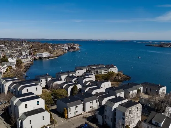 61 Brackett Pl APT C, Marblehead, MA 01945