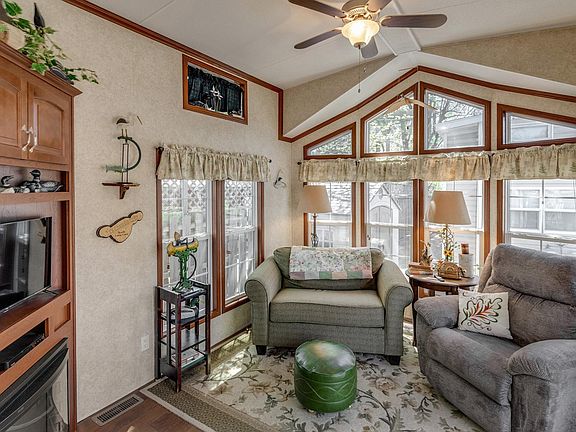 4th image of 20174 Rudbeck Rd Unit 16