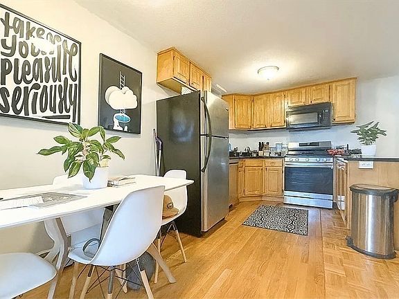 5th image of 10 Avon St APT 17