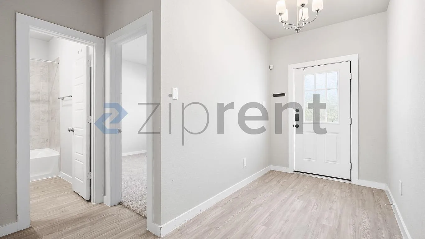 5 bed, 3056 sqft, $3,450 — Photo 4