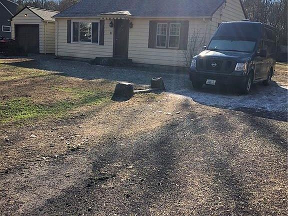 3rd image of 85 Railroad Ave