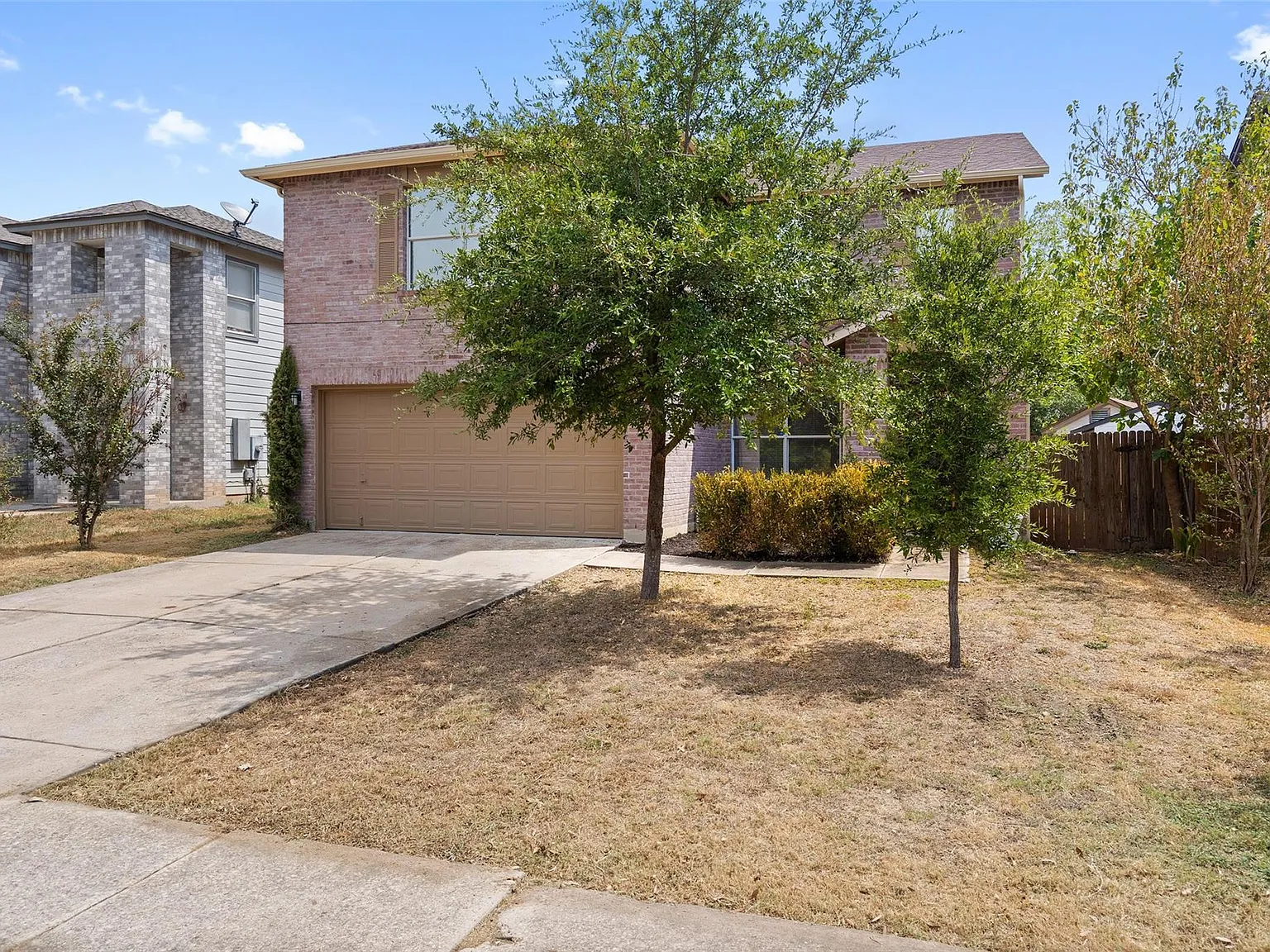 4 bed, 2.5 bath, 2351 sqft, $2,400 — Photo 4