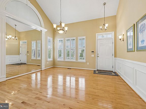 3rd image of 9716 Seafield Pl