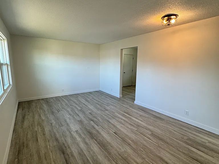 403 Rennaker St #7 — Photo 4
