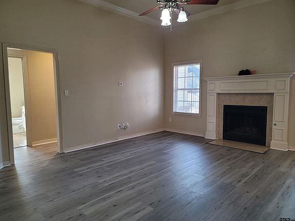 4th image of 809 Keble Ln