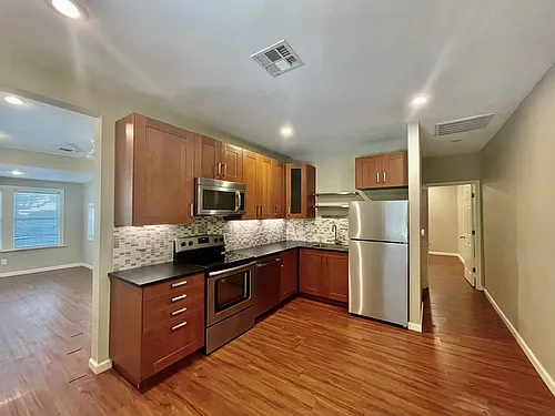 333 W Hutchison St Photo 1