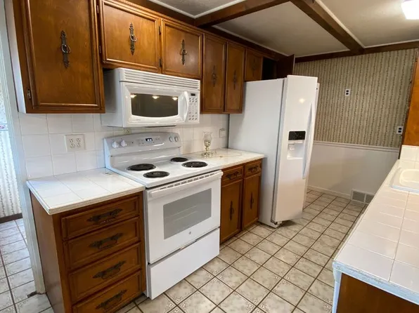 601 W Court, 101-103 S Sumner, 601 W Court St, Beatrice, NE 68310
