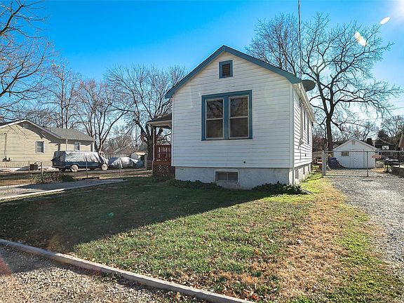 3rd image of 216 W Felton Ave