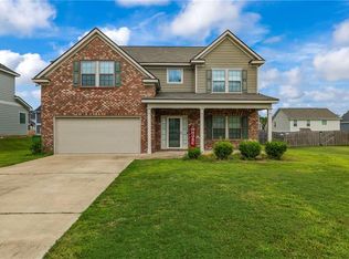 107 White Oak Pl, Smiths Station, AL 36877