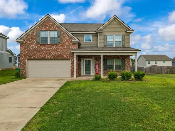 107 White Oak Pl, Smiths Station, AL 36877