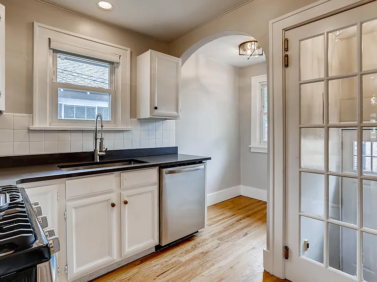 945 N Harrison St — Photo 14