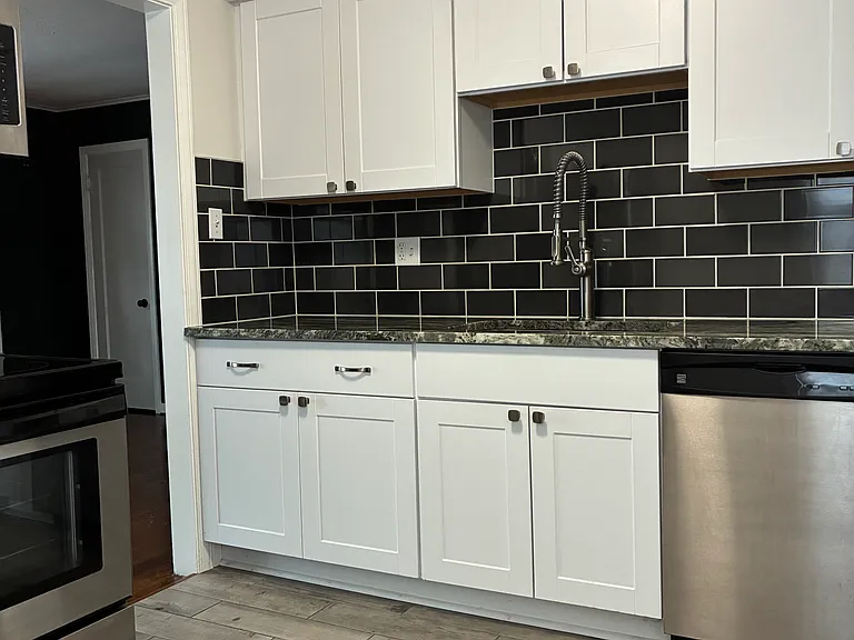 2331 Rowland Ave — Photo 16