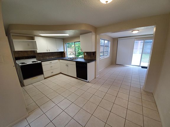 2nd image of 3630 Wiltshire Dr