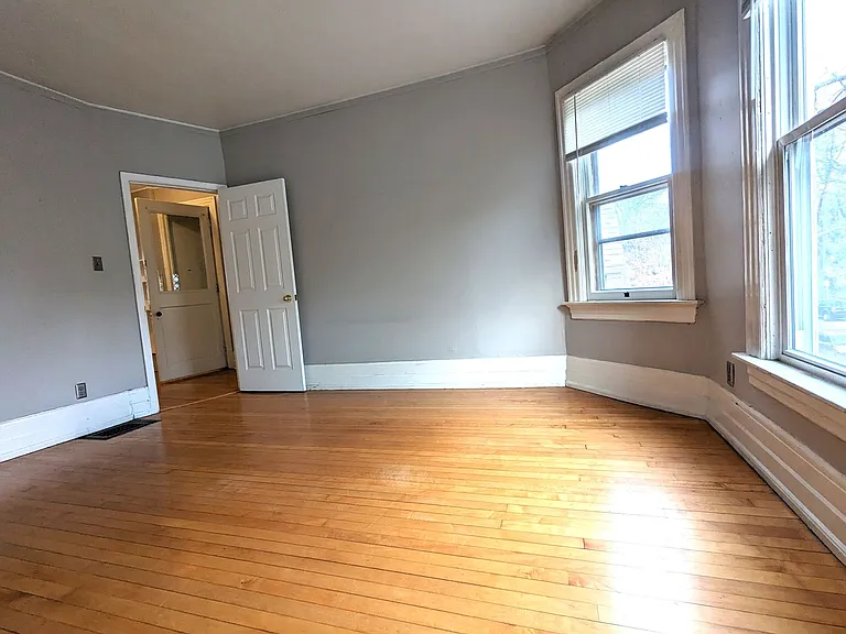 3205 N Bartlett Ave — Photo 5