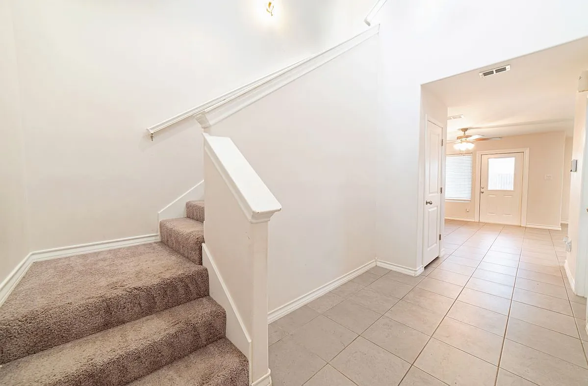 4 bed, 2.5 bath, 1859 sqft, $2,100 — Photo 2