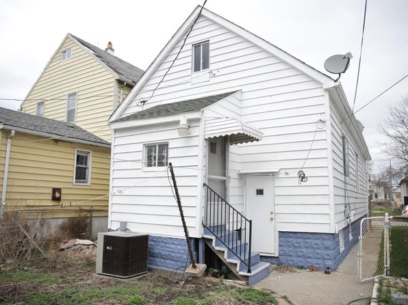 11645 Saint Aubin St, Hamtramck, MI 48212