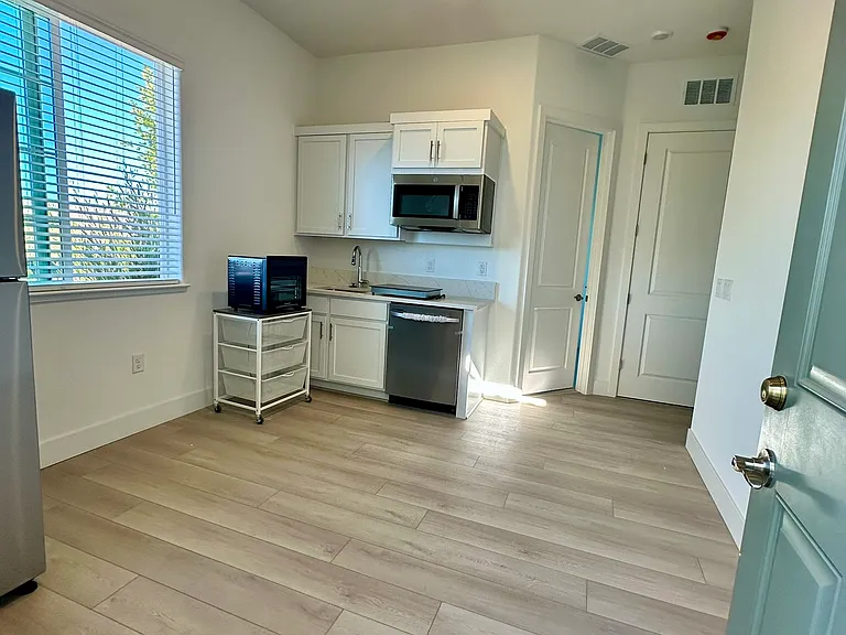 529 E Fiorino St — Photo 1