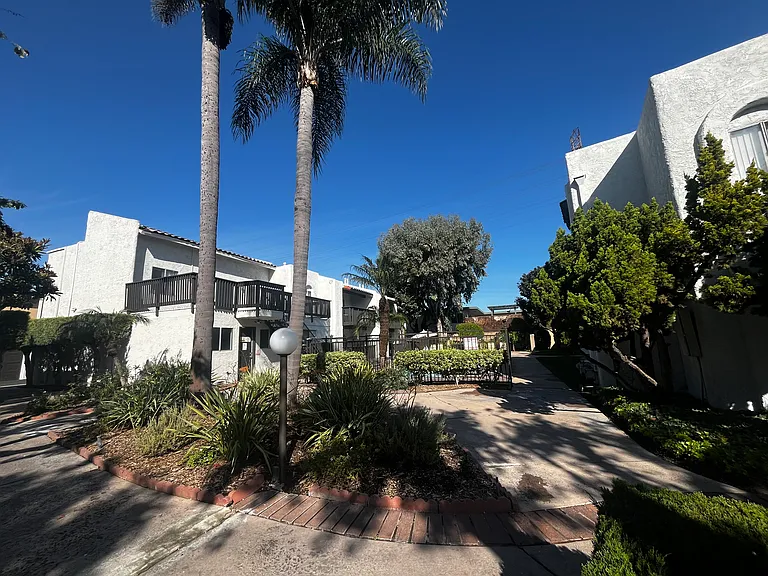 Park West Apartments — Photo 7