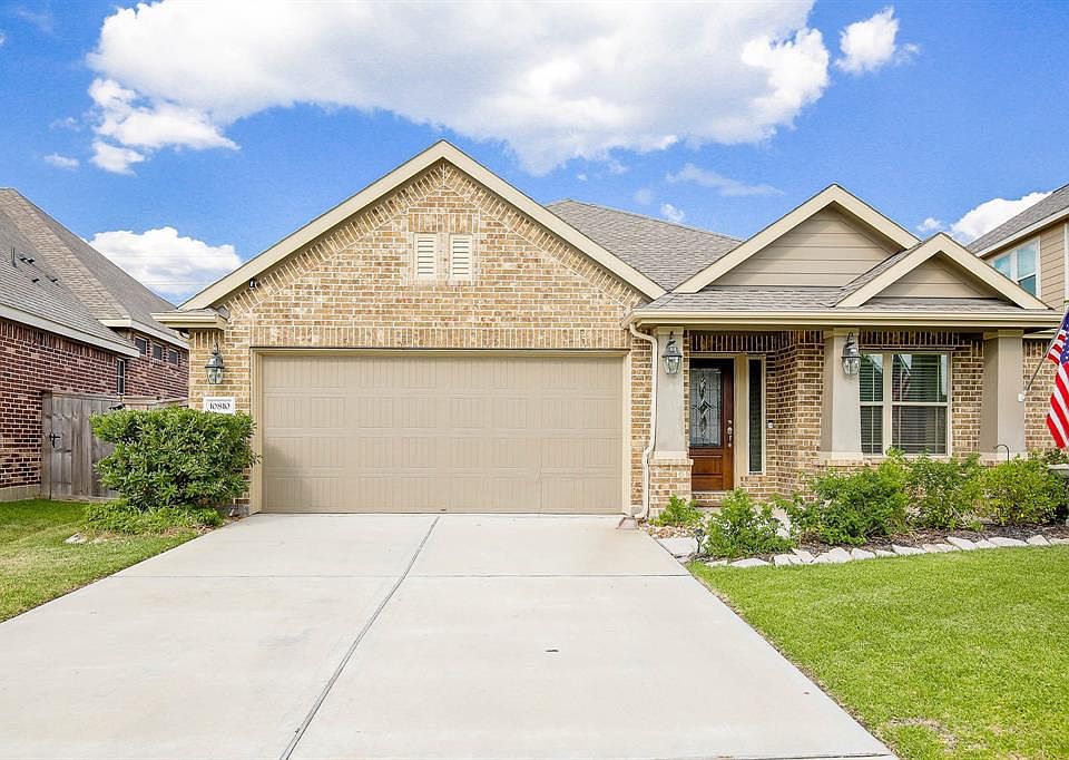 Welcome to your new home in Cypress Creek Lakes!