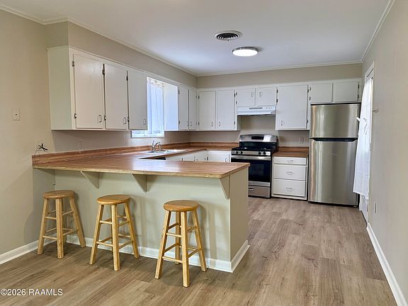 3rd image of 932 Mary Ave