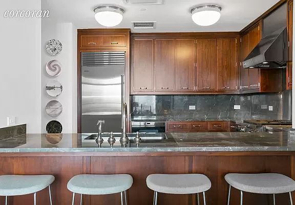 4th image of 155 W 11th St APT 9D