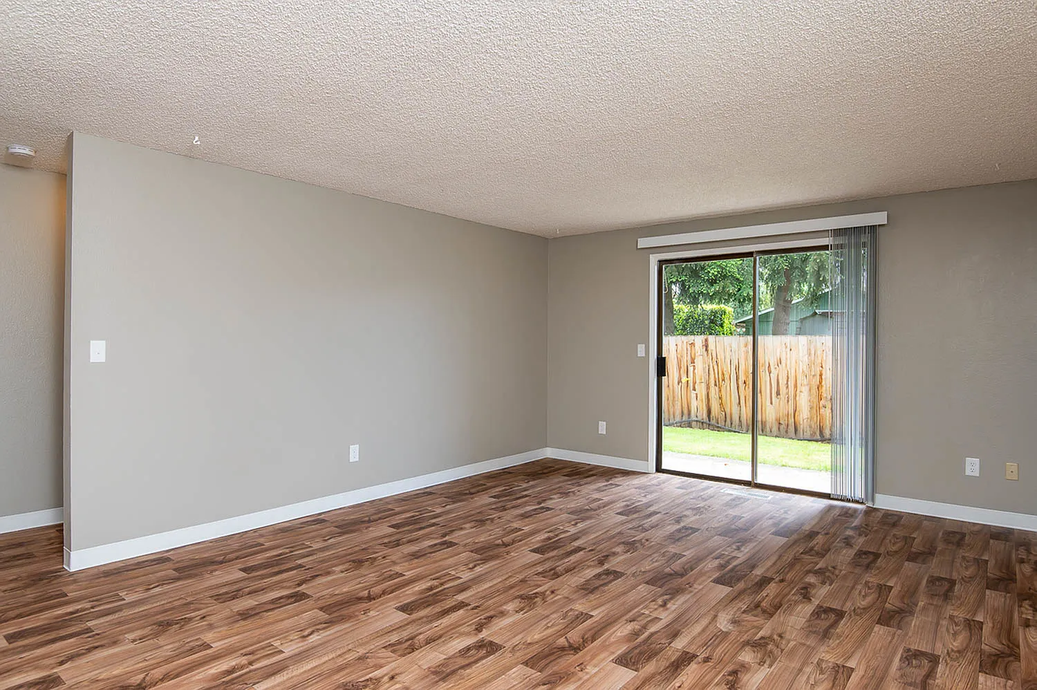 2 bed, 1000 sqft, $1,295 — Photo 2