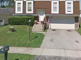 760 Meade Ln, Roselle, IL 60172