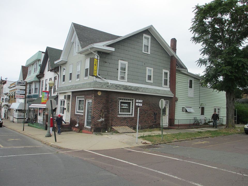 1st image of 249 S Oak St